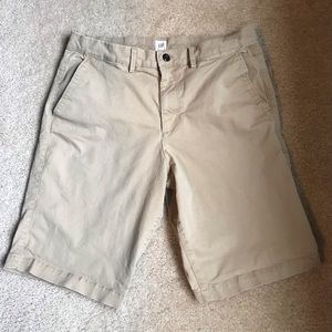 Gap men’s 12-inch khaki shorts size 33 waist